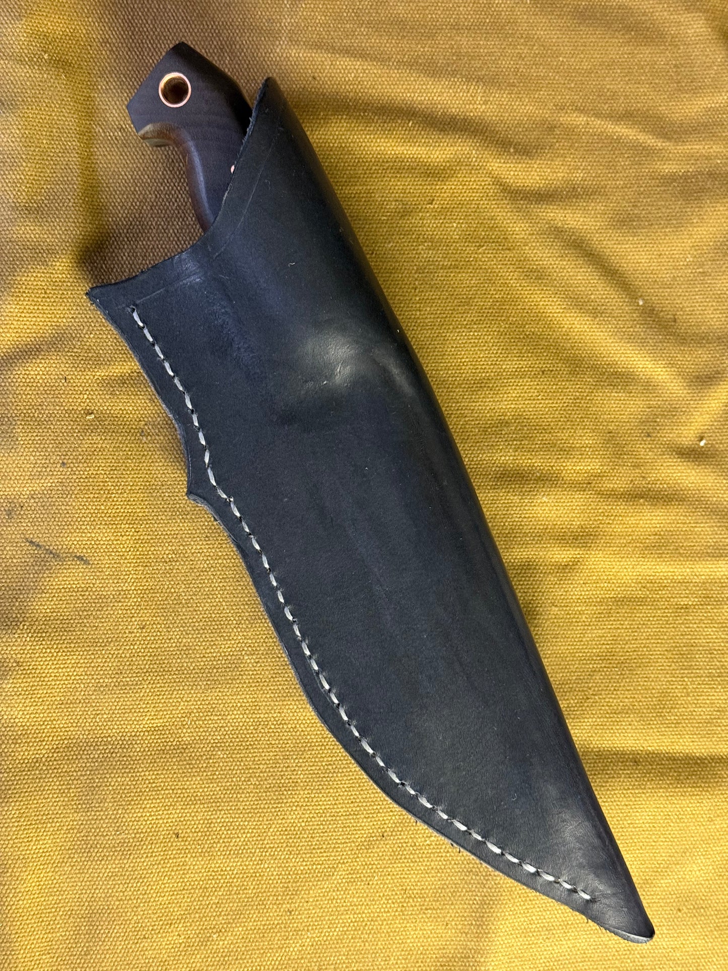 Carbon steel hunting knife